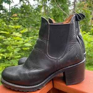 Frye Sabrina Chelsea Boot Size 8